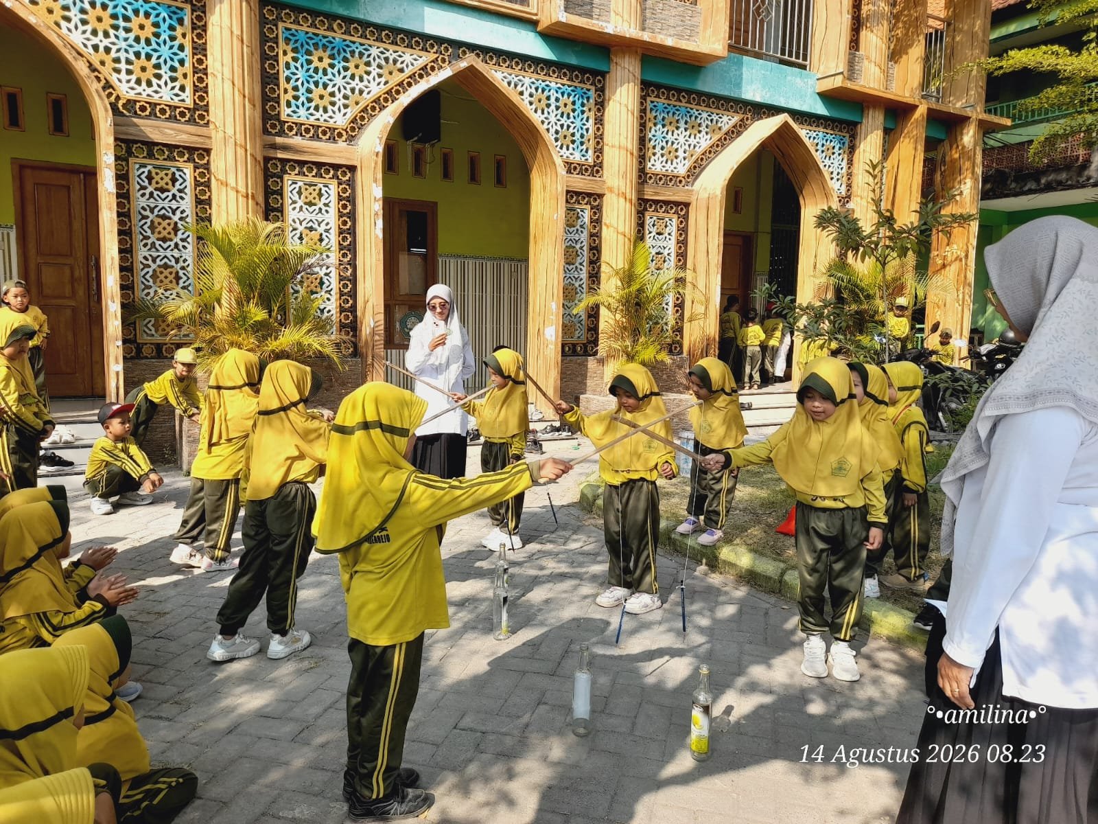 Semarak HUT RI ke 81, TK Muslimat NU 28 Latih siswanya mandiri dan berani
