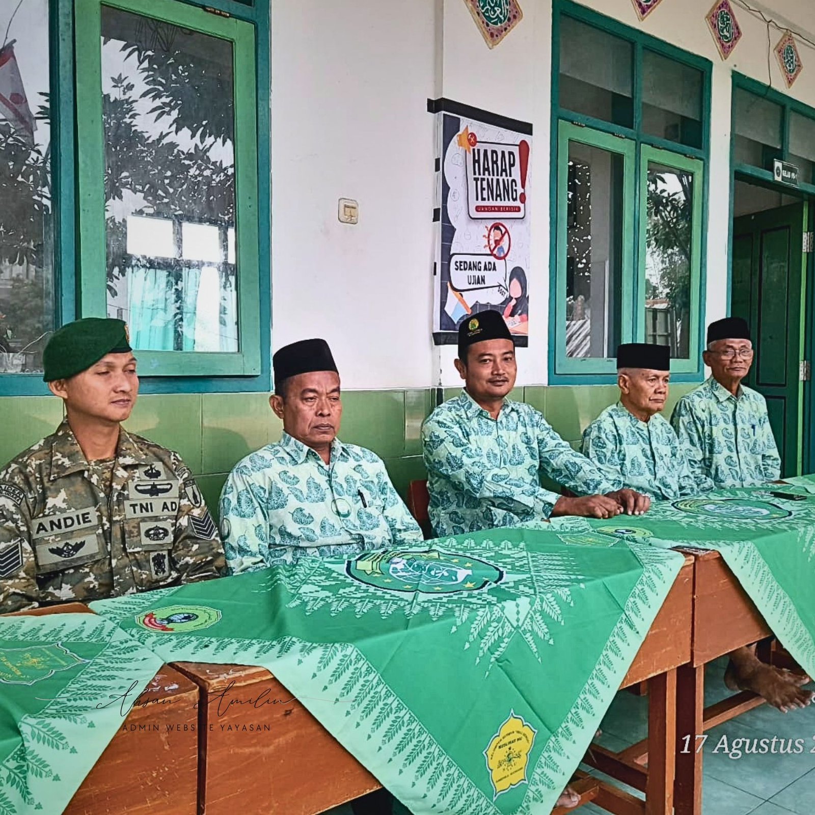 Pembina, Pengawas dan Pengurus yayasan Bersama inspektur Upacara dari Koramil